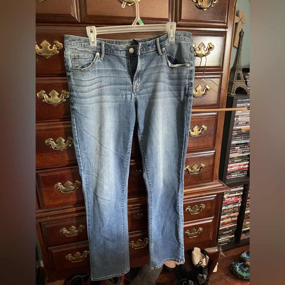 Mossimo mid rise straight.